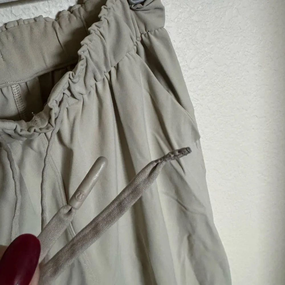 Lululemon Keep Moving Jogger‎ Pant Size 2 In Trench Tan